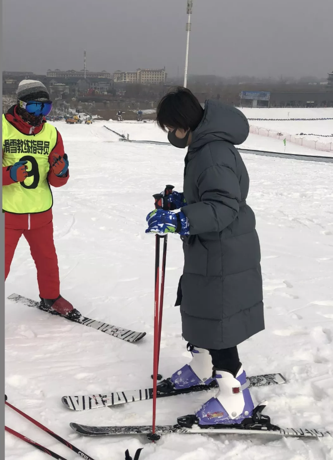 山东--菏泽牡丹园滑雪场,鲁西南温泉度假村,曹州美食城纯玩一日游
